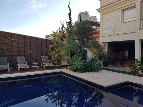 Casa No 18 Do Forte - Venda - 600m2, 5 Dormitorios Sendo 4 Suites, 4 Vagas, Piscina, Sala De Tv Com Home Theater - Cncr0010