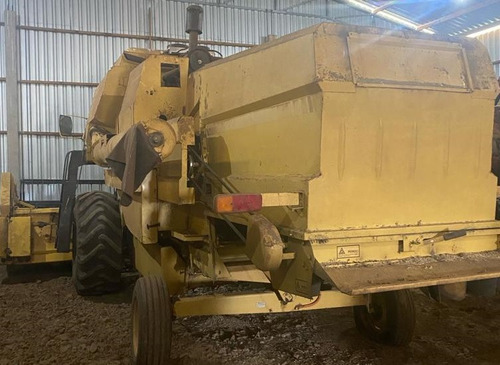 Colheitadeira New Holland 8055 Ano 1992