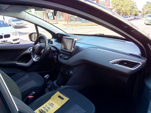 Peugeot 208 1.6 + Navegador 2020 7.900 Km