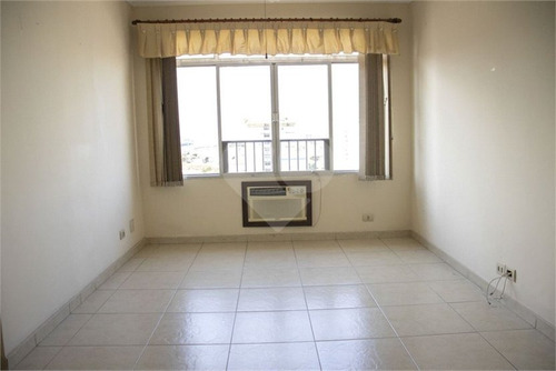 2 Dormitórios, 1 Cozinha Ampla, 1 Vaga, Em Ótima Localização No Melhor De Santos - 271-im559662
