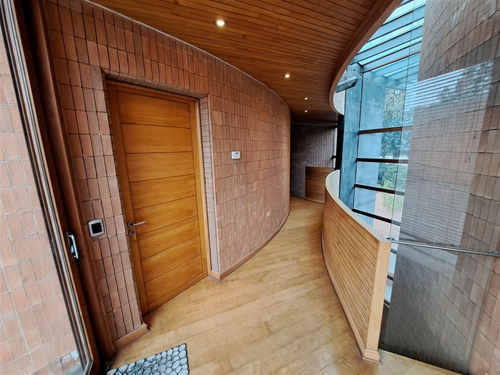 Departamento Tipo Townhouse En Venta De 5 Dorm. En Vitacura