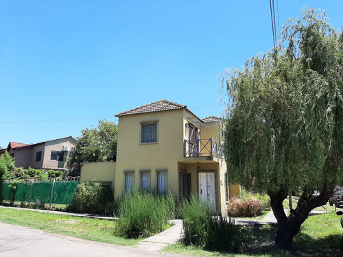 Casa Con Pileta Y Jardin En Bella Vista