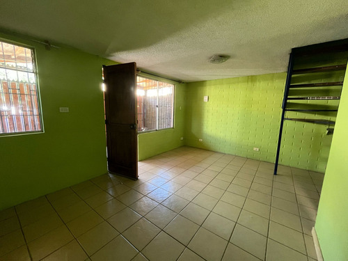 Arriendo De Bella Casa Amplia En Pasaje Domingo Jara