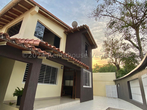 Casas En Venta Conjunto Cerrado Agua Continua Gas Directo Club Hípico Las Trinitarias Excelente Oportunidad Zona Este Barquisimeto Lara Dl