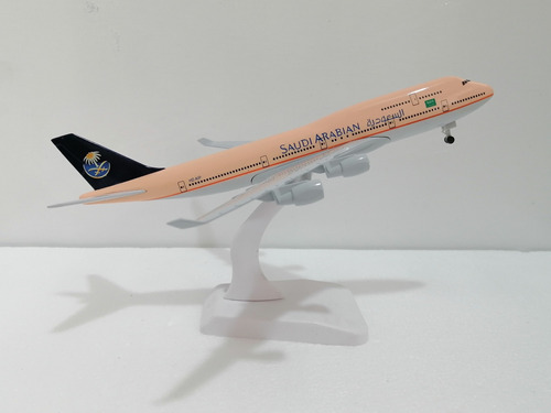 Avión A Escala 1:350//saudí Arabia B747//19cms De Largo 