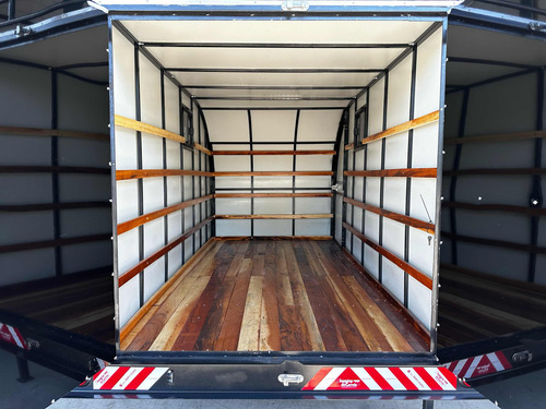 Carreta Bau Em Acm / Porta Lateral Janela Bagageiro E Caixa
