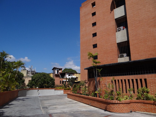 Apartamento En Venta En La Alta Florida 56mts2/1h/1b/1e + 3 Cuartos Hobby 45mts2. Mem