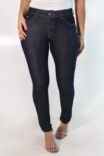 Calça jeans e anabela 2025