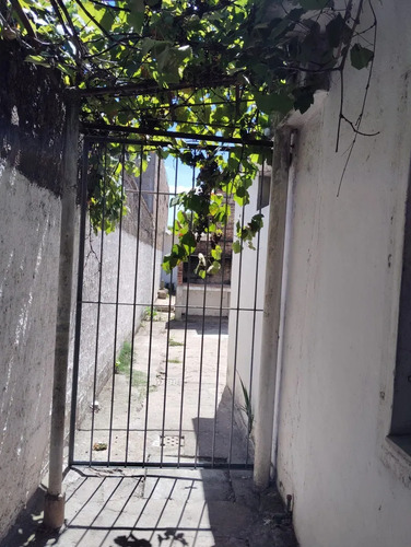 Vendo!! Amplio Terreno Con 2 Casas (frente Y Fondo).