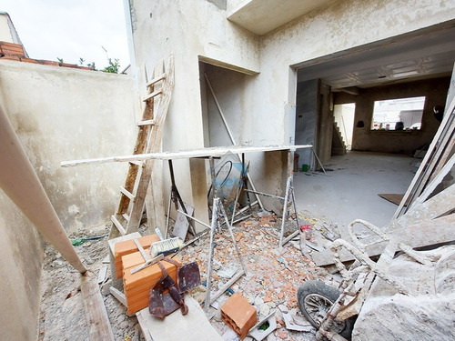 Oportunidade Lindo Sobrado À Venda, Com 02 Quartos, Em Rua Tranquila No Bairro Novo B, No Sitio Cercado. - Ca01142 - 68897332