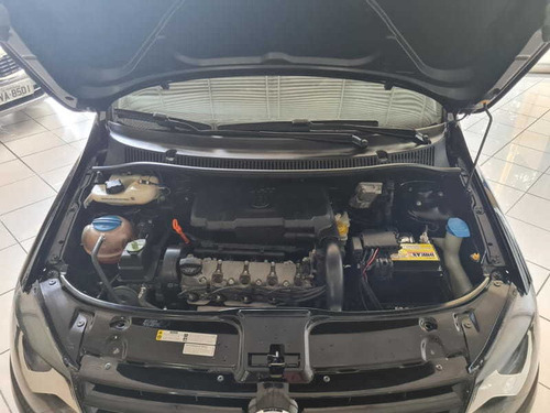 Imagem 13 de 15 de Volkswagen Fox 1.0 8v (g2) (trend) 4p 2013