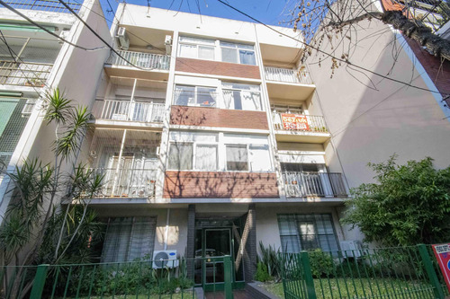 Departamento De 3 Ambientes En 2° Piso Por Escalera En Venta, En La Lucila.
