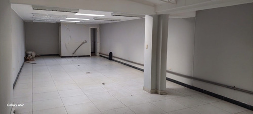 Local De Dos Niveles, Excelente Sector, Centro De Temuco