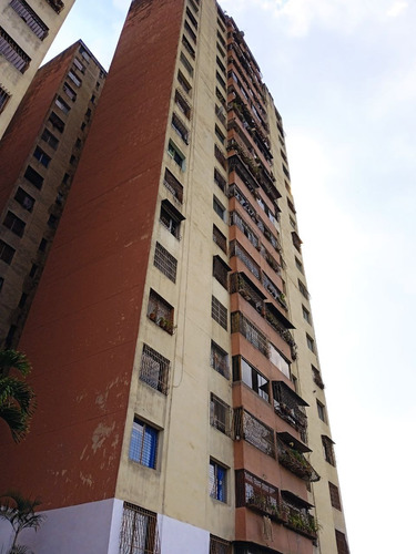 Apartamento En Venta Piso Bajo  Residencias  Miraflores Los Teques