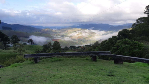 Í