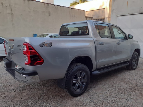 Imagen 4 de 13 de Toyota Hilux 2.8 Cd Srv 177cv 4x4 At 2022 0 Km -en Stock-