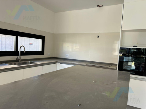 Casa En Venta 5 Amb En Altos De Campo Grande
