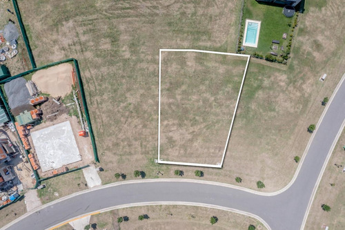 Venta Lote 500mts2 Frente A La Plaza En Barrio Santo Tomás, Pilar