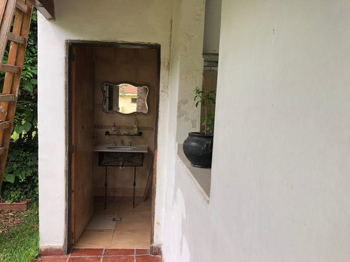 Imagen 17 de 30 de Venta, Casa Con Parque, Pileta, Quincho, P. Leloir Ituzaingo