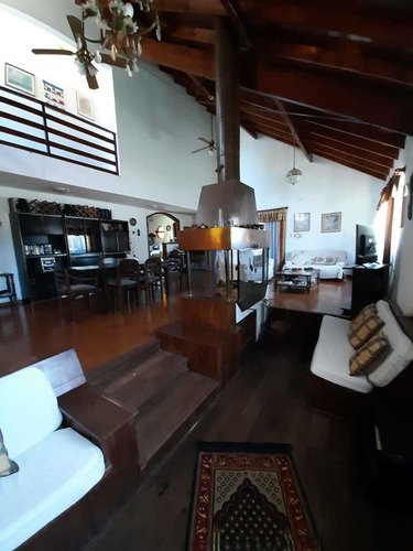 Imagen 10 de 14 de Casa Con Amplio Jardin Y Pileta