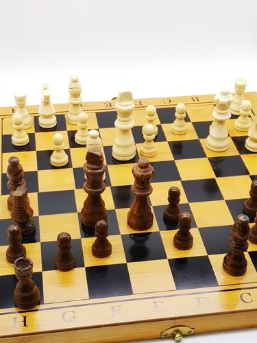 Mesa de Xadrez Luxo Madeira 60cmx60cm: Dobre e guarde em qualquer lugar!  [Sob encomenda: Envio em 45 dias] - A lojinha de xadrez que virou mania  nacional!
