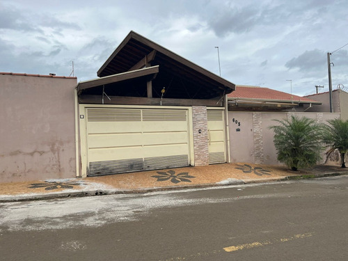 Casa Com Edícula E Piscina, 3 Quartos, 3 Banheiros,sala Cozi