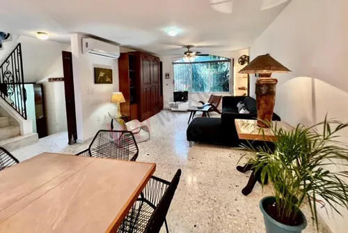 Precio Reducido Casa Con 2 Terrazas En La Azotea Y Un Patio