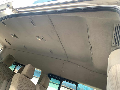 Nissan Urvan 2.5 15 Pas Amplia Aa Mt