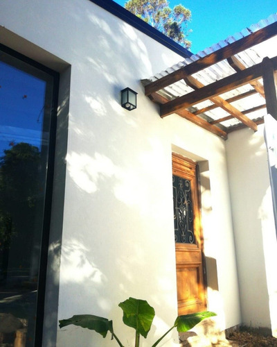 Venta Casa En Bosque Peralta Ramos De 3 Ambientes.