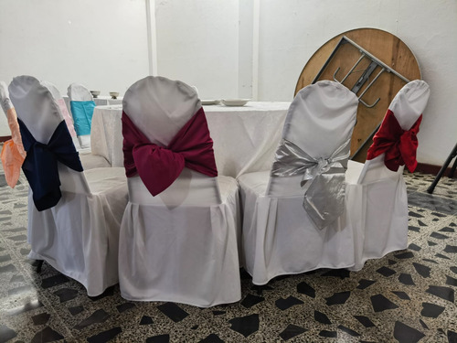 Silla Apilable Con Cubierta De Tela Y Moño (Usado)