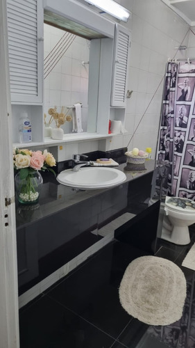 Se Vende Casa Con 2 Cabañas Ubicada En Sector Miraflores