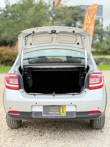 Renault Logan 1.6 Privilege / Intens
