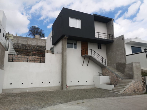 Residencia De Autor En Real De Juriquilla, Terreno 412 M2, D