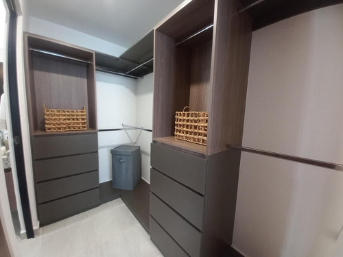 Estrena Departamento Entre El Refugio Y Zibata, 2 Recámaras, 2 Autos, 2 Baños
