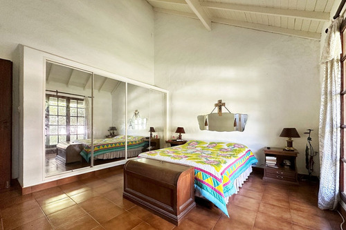 Casa En Venta En Barrio Parque Belen De Escobar