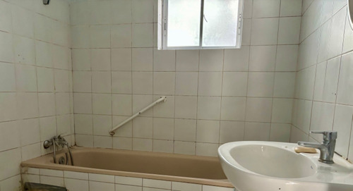 Amplia, Cómoda Y Soleada, 5 Dormitorios, 4 Baños, Sala Estar