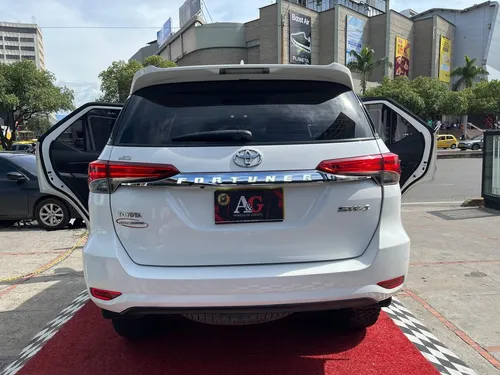 Toyota Fortuner Sw4 2.4 At