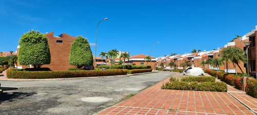 Imagen 2 de 7 de Town House En Venta, Higuerote, Mls# #23-9070 Patrizia Dalto
