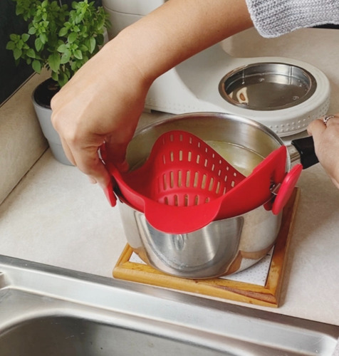 Colador Para Pasta Y Verduras Con Clip Para Ollas Ajustable Color Verde