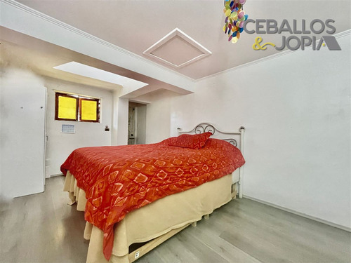 Casa En Venta De 6 Dorm. En Quilpué