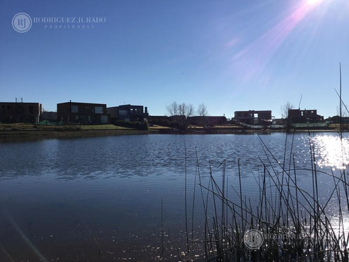 Imagen 3 de 30 de Casa A La Laguna De Excelentes Terminaciones - El Canton