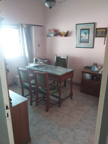 Imagen 6 de 27 de Venta En Castelar De Importante Edificacion.