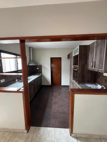Casa De 4 Dormitorios 3 Baños En Barrio Centenario