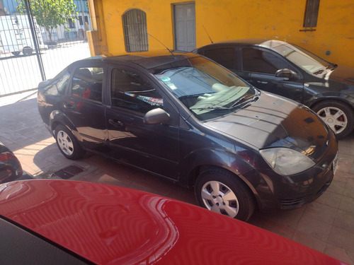 Imagen 2 de 8 de Ford Fiesta Max Ambiente Olust