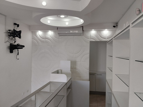 Imagen 2 de 11 de Raymar Gonzalez Vende O Alquila Local En Centro Comercial Con Mobiliario En Urbanización Paraparal Los Guayos.04244150077