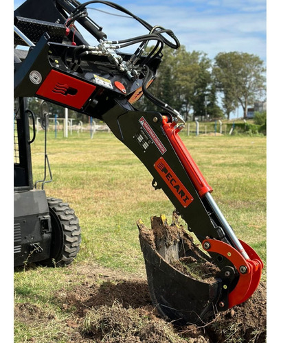 Implemento Excavador Dynamic Pecarí Para Minicargadora-rs450