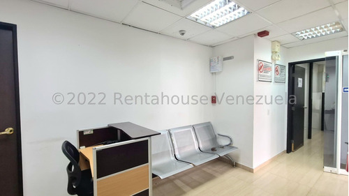 Local Comercial En Venta En Los Chaguaramos Ng 23-13769 Yf