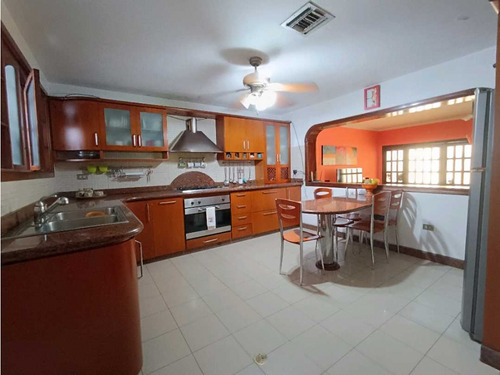 Casa En Venta En La Urb. Las Chimeneas Pe-8370419