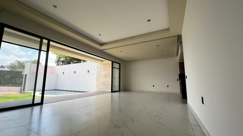 Casa Nueva En Venta En Cuernavaca, Col. Delicias 3 Recámaras, 4 1/2 Baños, Estudio, Alberca