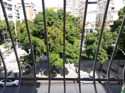 Imagen 3 de 14 de Ramiro Ruiz Vende Apto En Los Palos Grandes Mls #22-22370